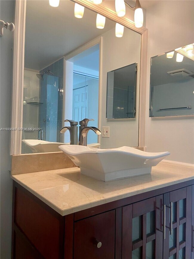 Building Photo - 6061 Collins Ave