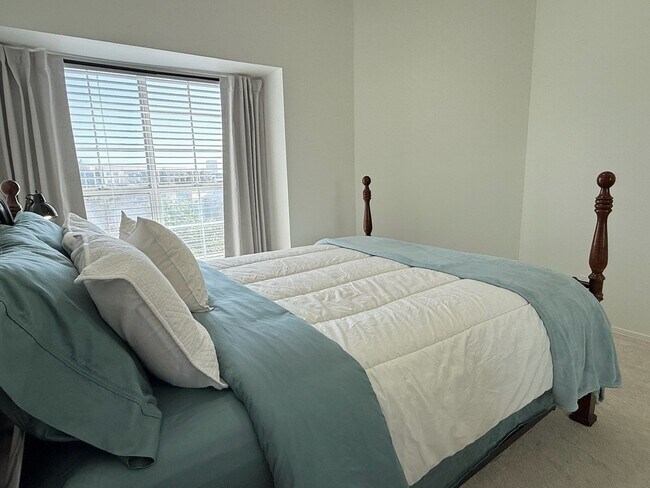 Building Photo - 921 Marine Dr