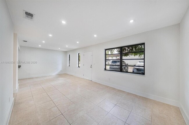 Building Photo - 1283 W 42nd St