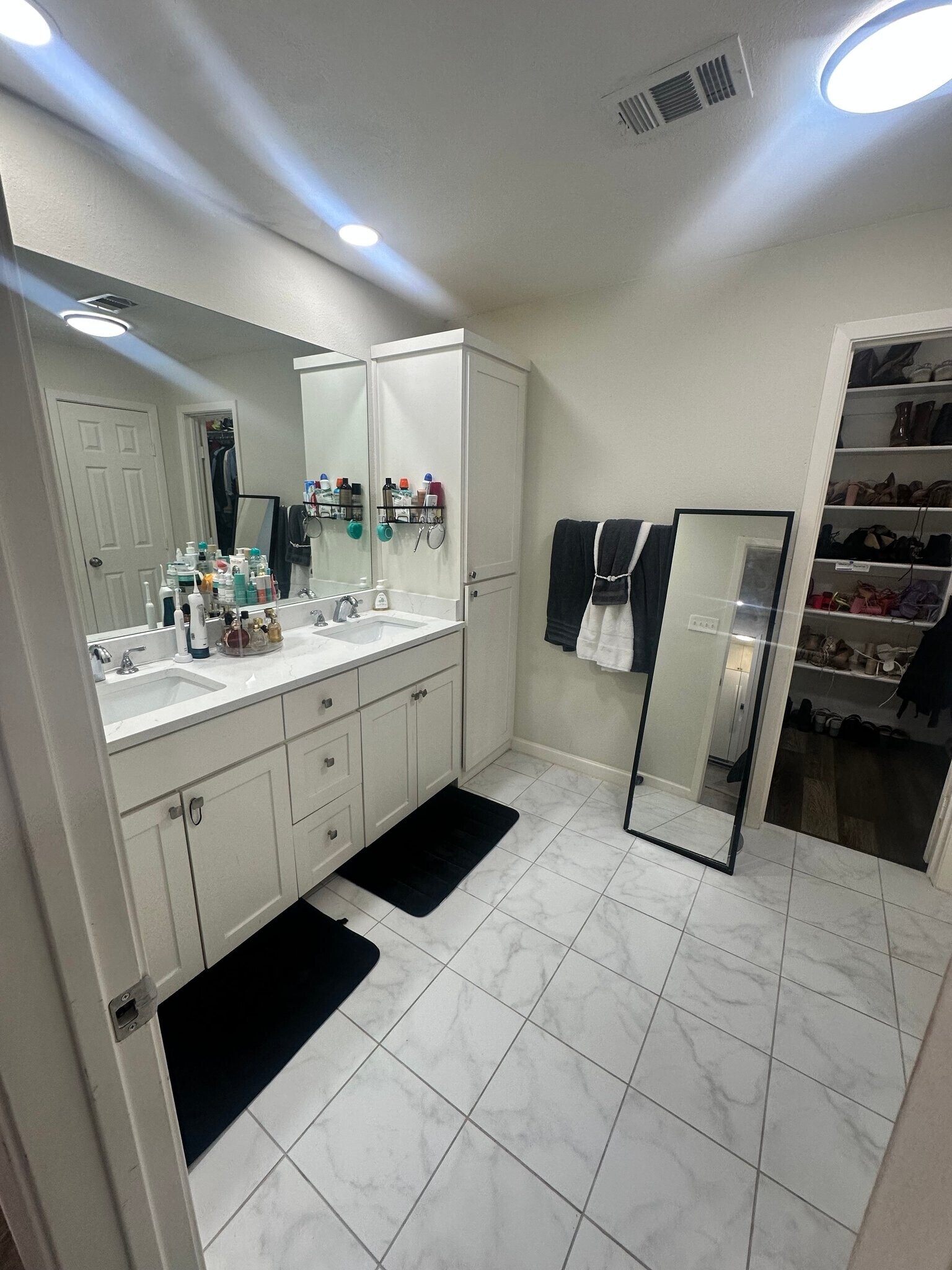 Building Photo - 3444 Kellogg Ave