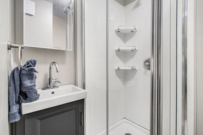 Building Photo - $1295 Tastefully furnished 1BR Apartment | All Utilities Paid + Deposit-Free Option!