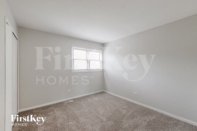 Building Photo - 2416 Waterford Dr