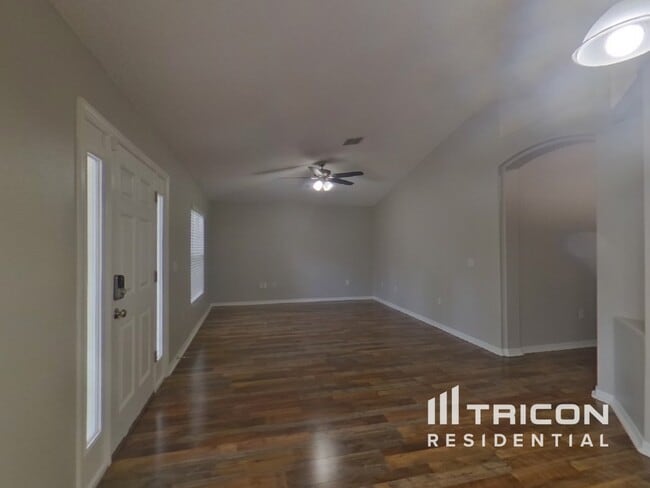 Building Photo - 609 White Oak Way