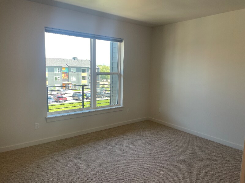 Building Photo - 2222 Willow Dr