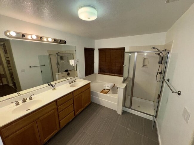 Building Photo - 3688 Pintail Dr