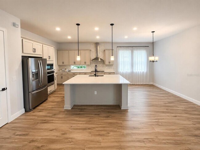 Building Photo - 13629 McMillan Dr