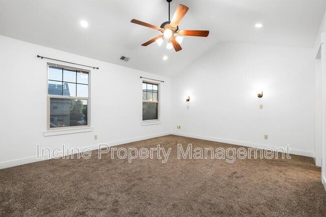 Building Photo - 2071 W Crescent Row