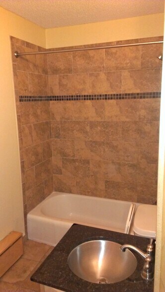 tile bath - 2530 1st Avenue South