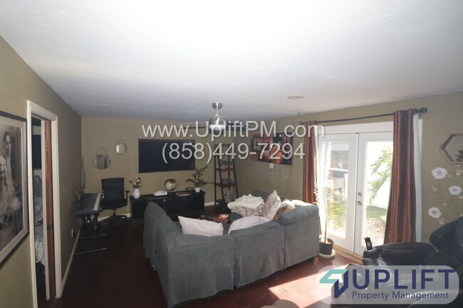 Building Photo - 2655 Chauncey Dr
