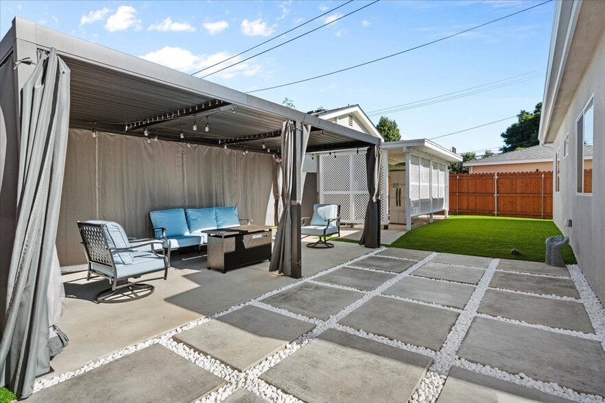 Patio with fire pit & outdoor television - 408 W Walnut Ave
