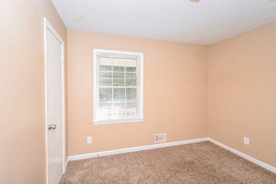 Building Photo - 6490 Executive Dr