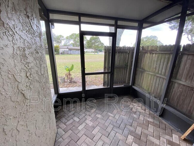 Building Photo - 2360 Maben Cir