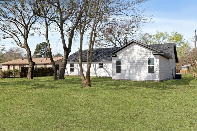 Building Photo - 311 Church St