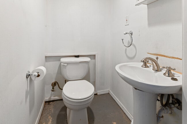 Building Photo - 540 Lyman Ave