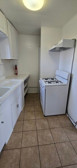 Building Photo - 1530 N Ave 45