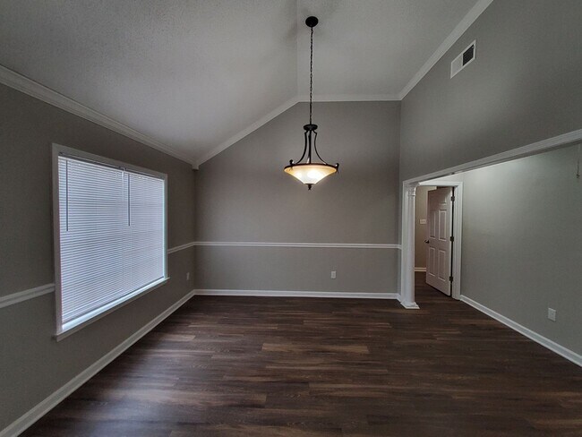 Building Photo - 647 S Sanga Rd
