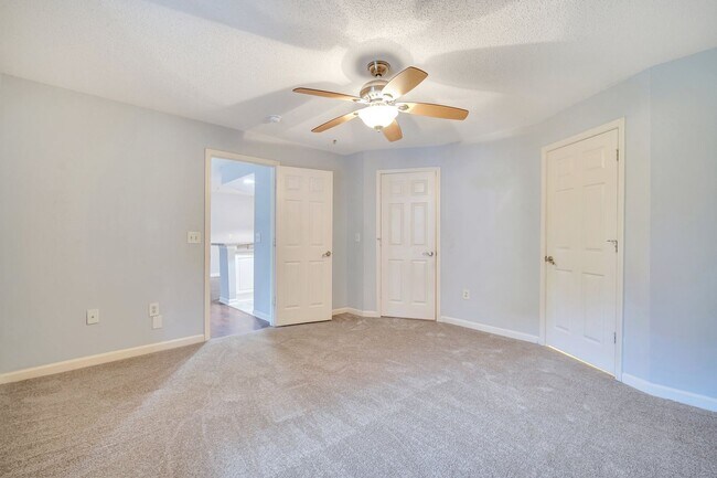 Building Photo - Stylish Condo On Hilton Head Island – Available Now!