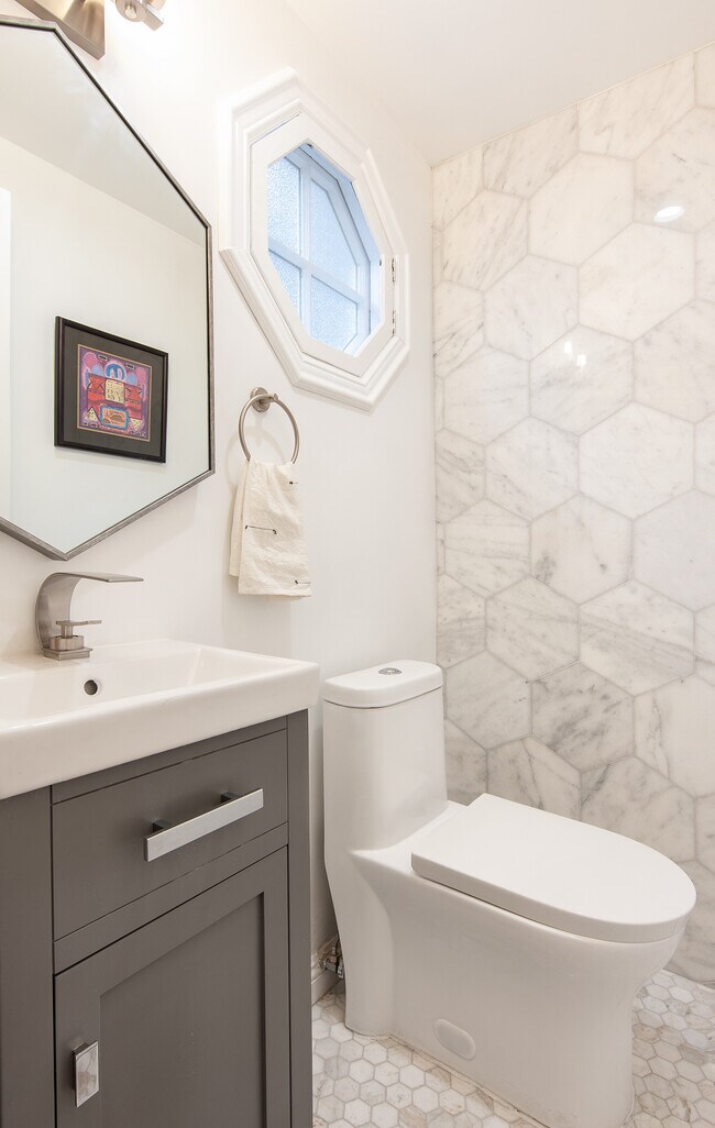 Building Photo - 422 Smithwood Dr