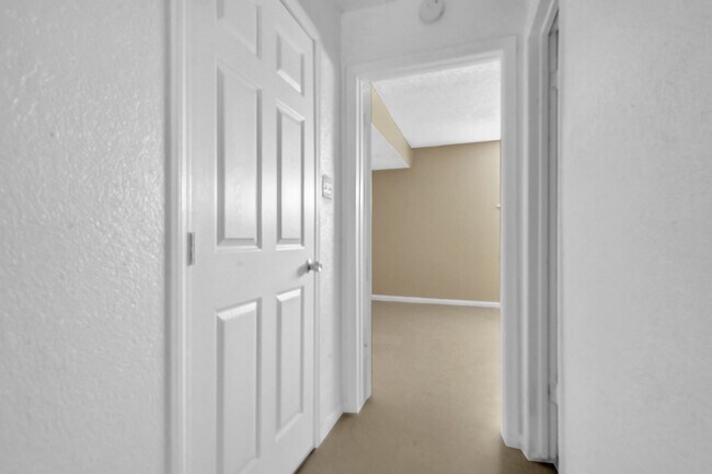 Building Photo - Make this charming studio your new home!