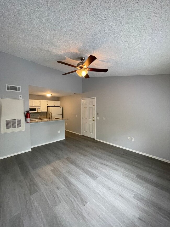 Building Photo - Limited-Time Offer! Sign a lease by June 1, 2026, and receive ½ off your second month’s rent! Pri...