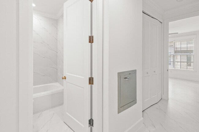 Building Photo - 47 SW Osceola St