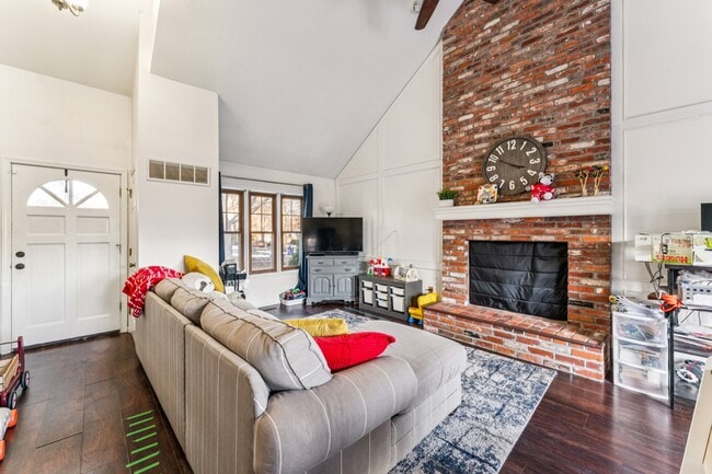 Building Photo - 15523 W 83rd Terrace