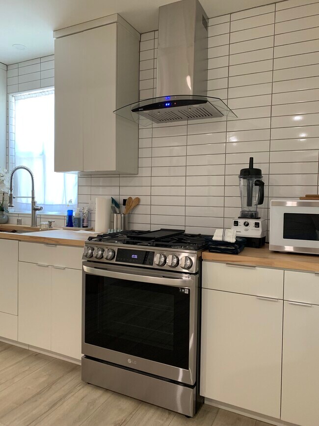 Building Photo - 3956 Olmsted Ave