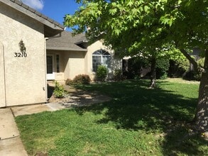 Building Photo - Windsor Estates in Pine Grove!