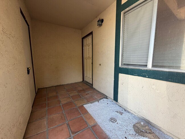 Building Photo - 2813 Pepper Oaks Dr