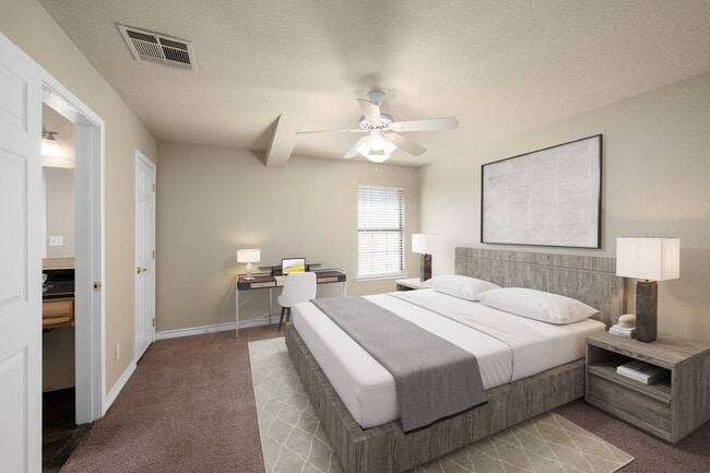 Building Photo - Walk to campus, Walk downtown, Shared Fenced Yard and Courtyard, Flat Rate Utilities!