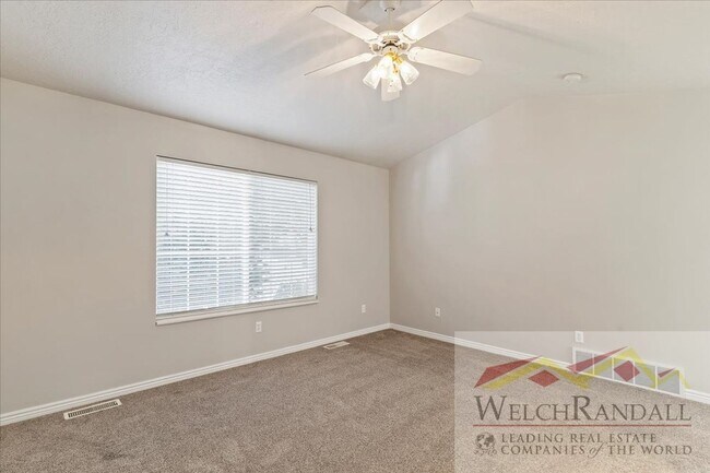 Building Photo - Very Spacious 2 Bedroom 3 Bath Ogden Home