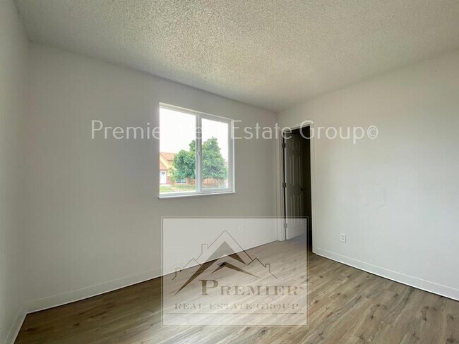 Building Photo - 4960 Wineskin Cir