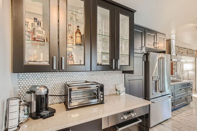 Building Photo - Updated 3BD/ 2BA home in Denver, CO! Available January 1st