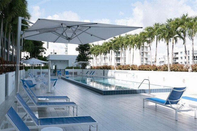 Building Photo - 1600 SW 1st Ave