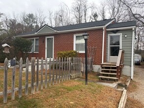 Building Photo - 3 Bedroom, 2 Bathroom Home in the Heart of Blacksburg