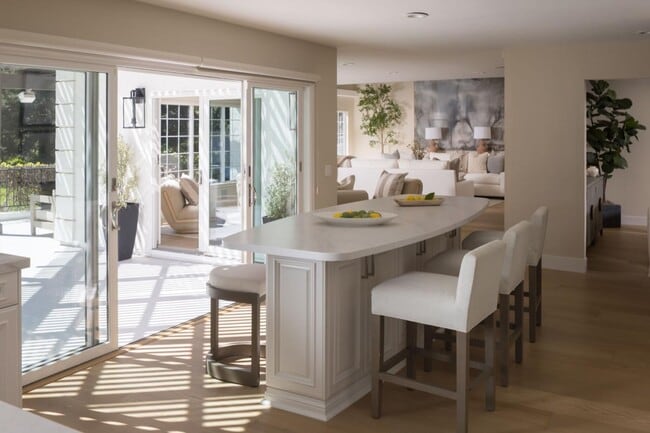 Building Photo - 10 Meadow Ln