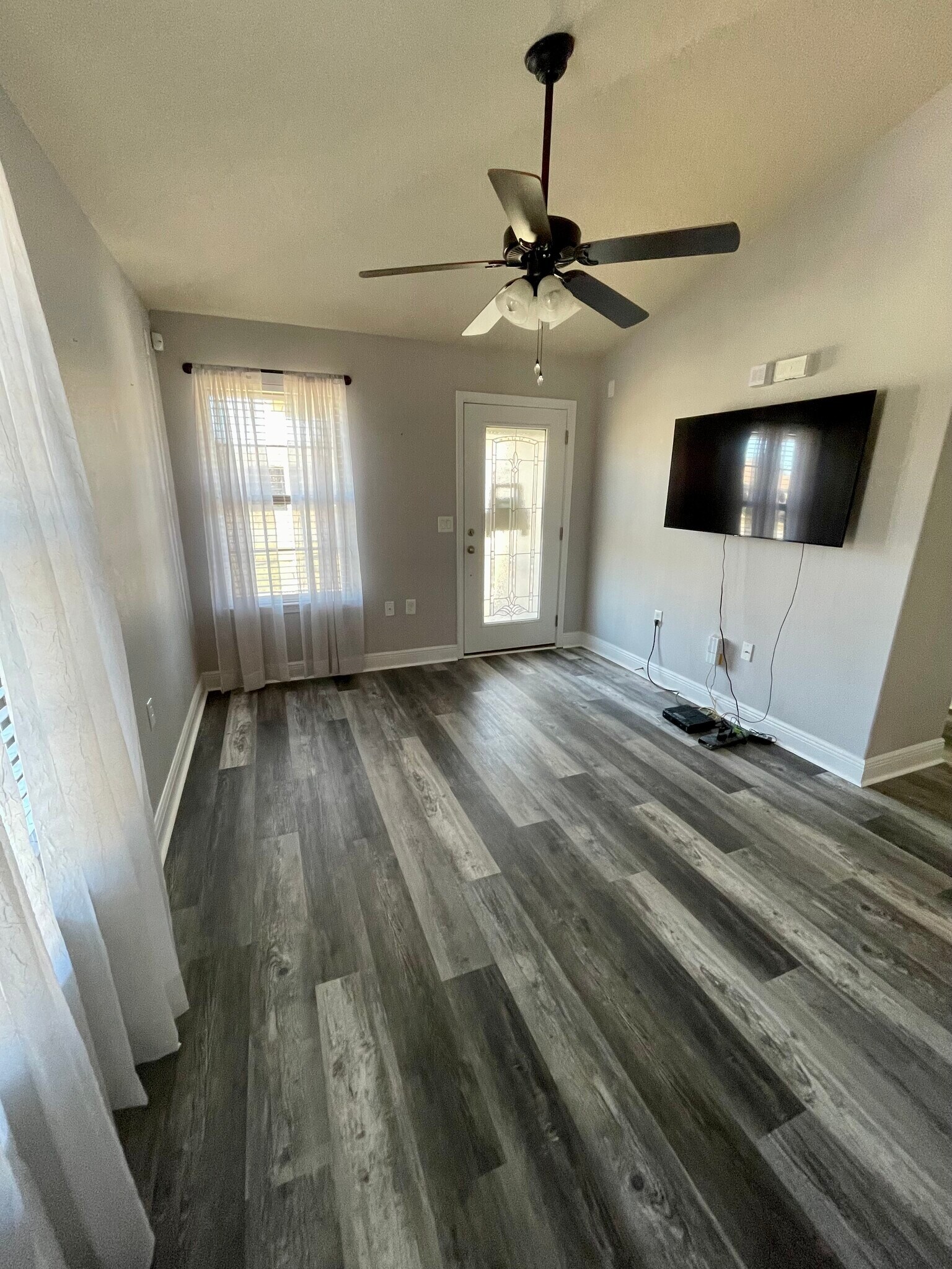 Building Photo - 4435 Winona Ln