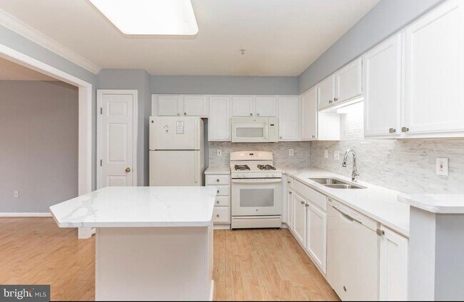 Building Photo - 13736 Palmetto Cir