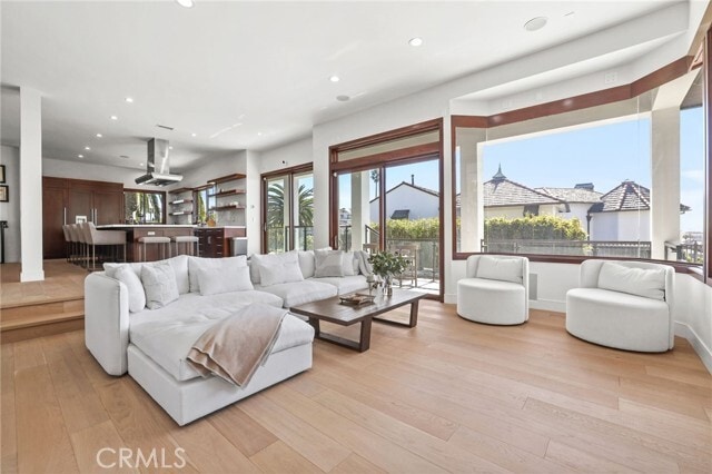 Building Photo - 2907 Cliff Dr