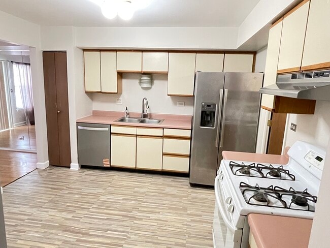 Building Photo - 219 Green Knoll Ln