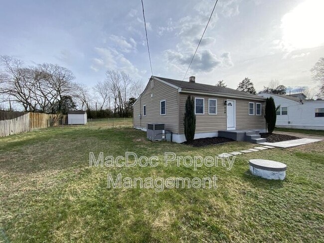 Building Photo - 210 Jett Dr