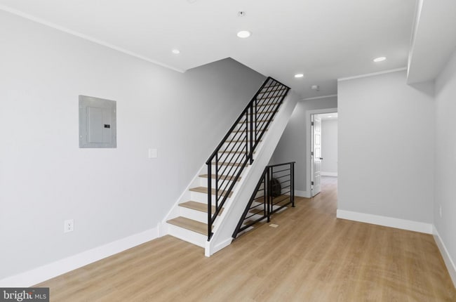 Building Photo - 1511 W Flora St