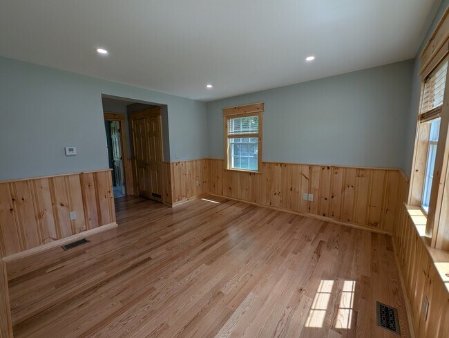 Building Photo - 211 Pine Hill Rd