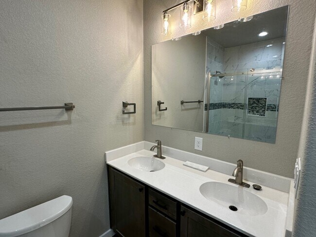 Building Photo - 1518 Sioux Trail