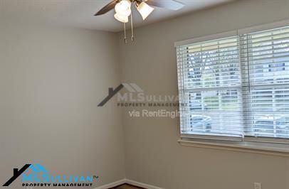 Building Photo - 1002 Willow Dr