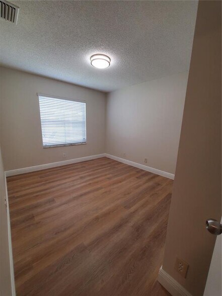 Building Photo - 858 Briar Ridge Rd