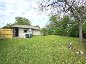 Building Photo - 5902 Pershing St