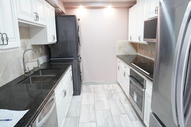 Building Photo - 10444 N 69th St