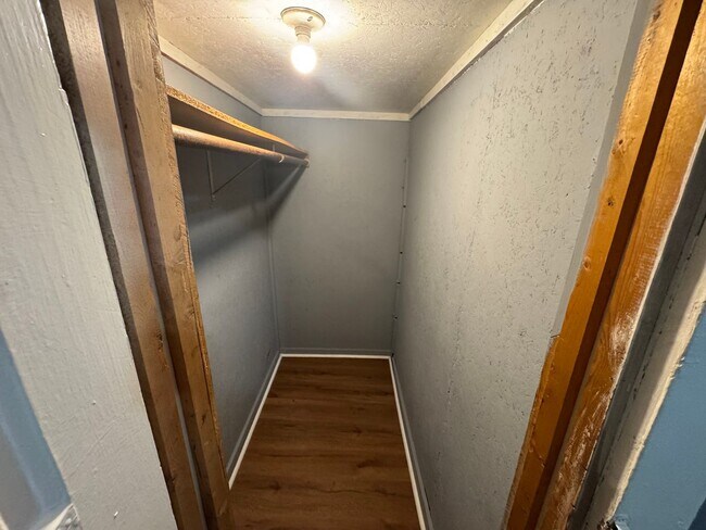 Building Photo - 319 Linwood Rd
