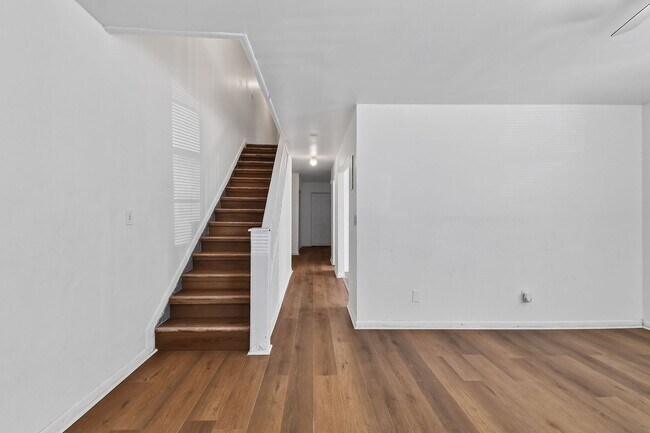 Building Photo - 635 6th St